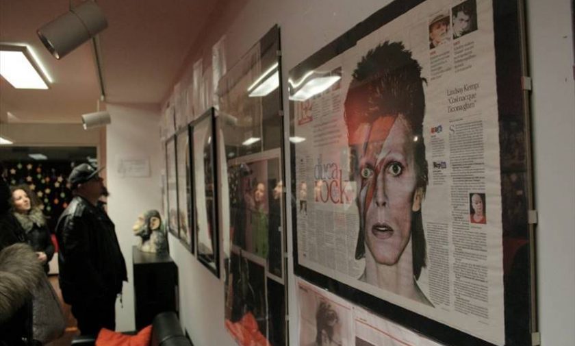 Nella Mediateca la mostra "Sulle tracce di David Bowie"