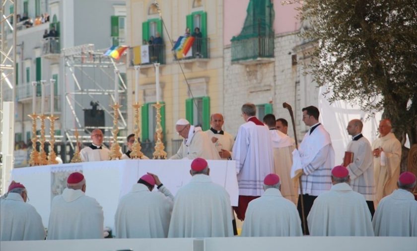 Papa Francesco e la messa per Don Tonino