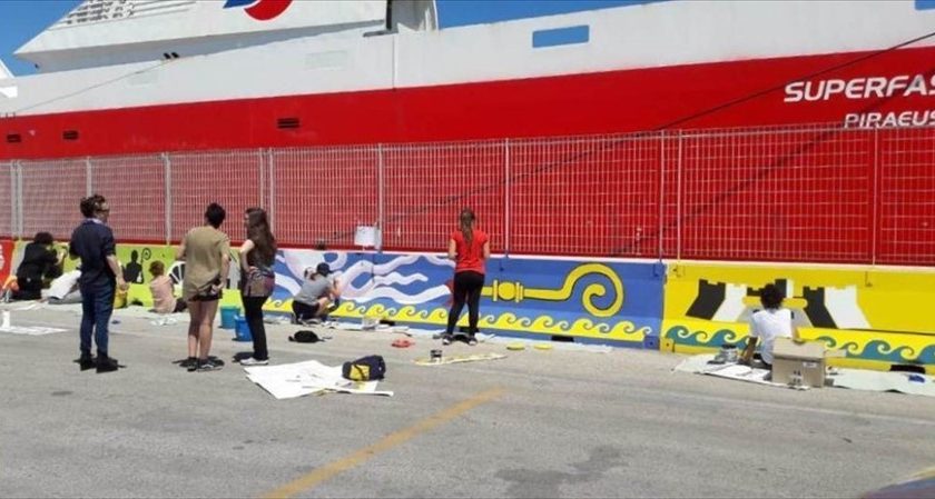 Gli alunni del Liceo Artistico decorano il porto di Bari