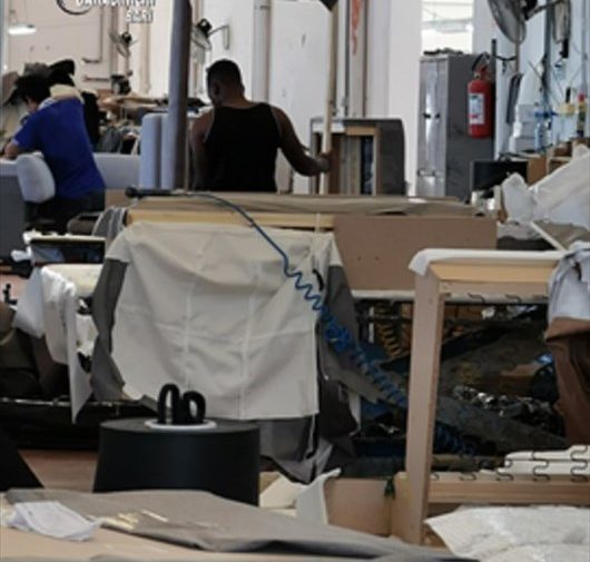 Scoperta una fabbrica di divani dove lavoravano otto africani in condizioni di sfruttamento