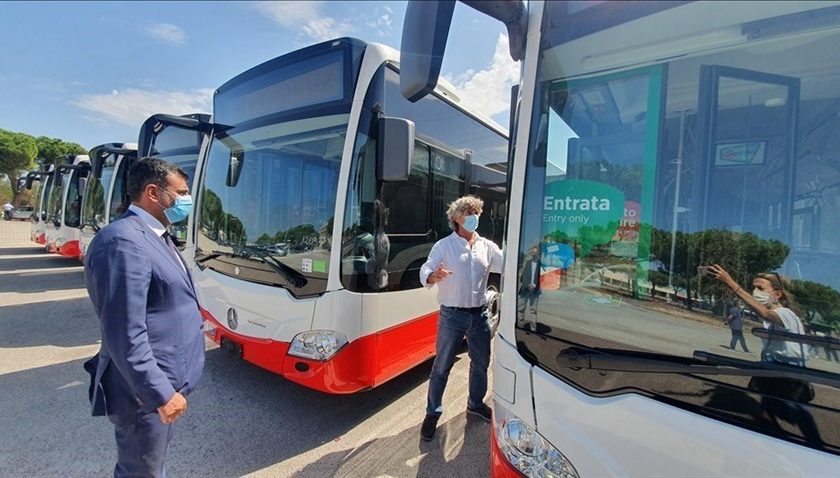 Arrivati i primi 8 autobus ibridi dei 23 acquistati con fondi della Regione Puglia