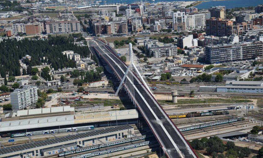 foto di Una veduta aerea del Ponte Adriatico