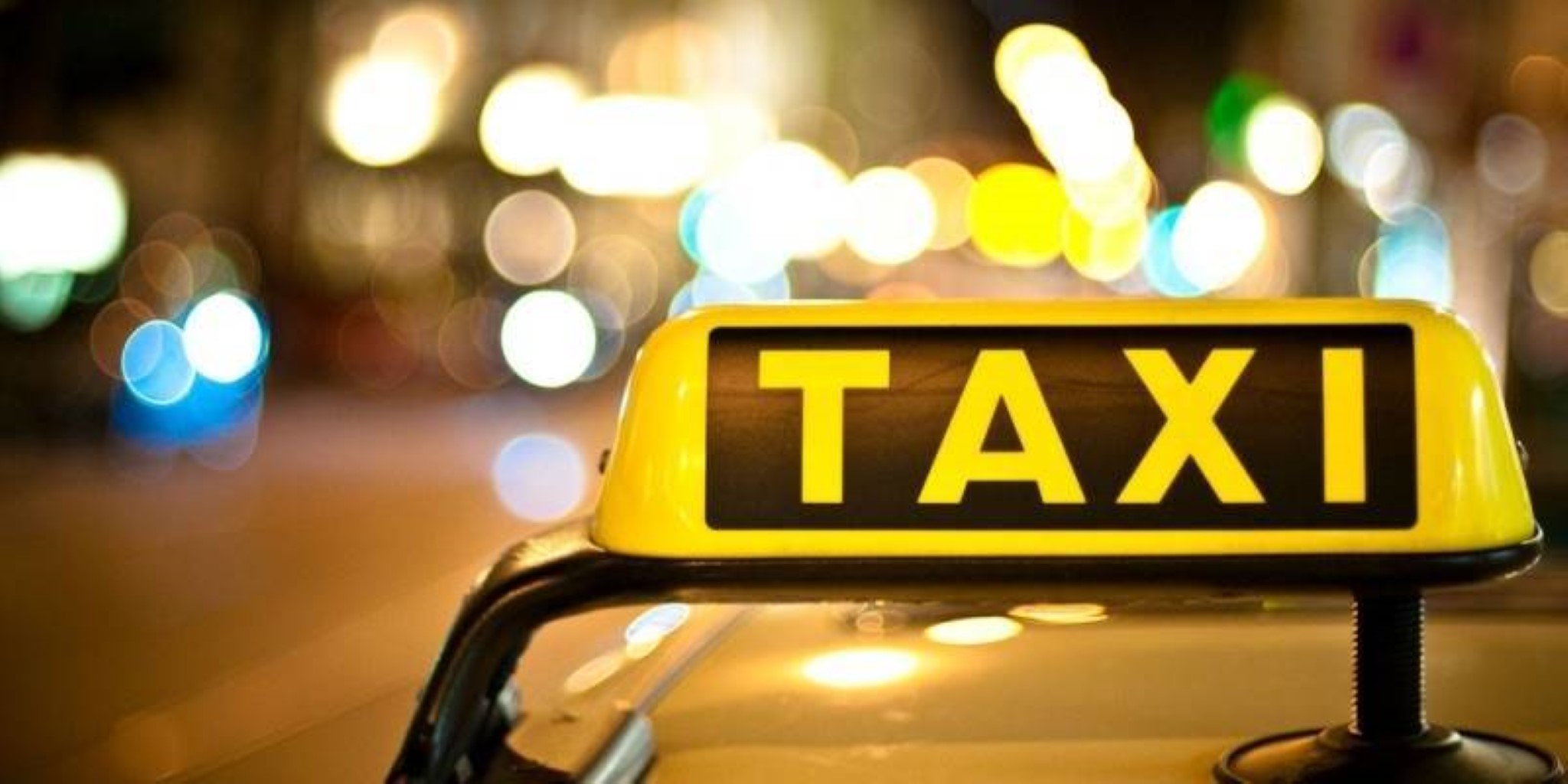 Taxi, corsa dall’aeroporto al centro a 50 euro invece di 25: il Comune sospende una licenza