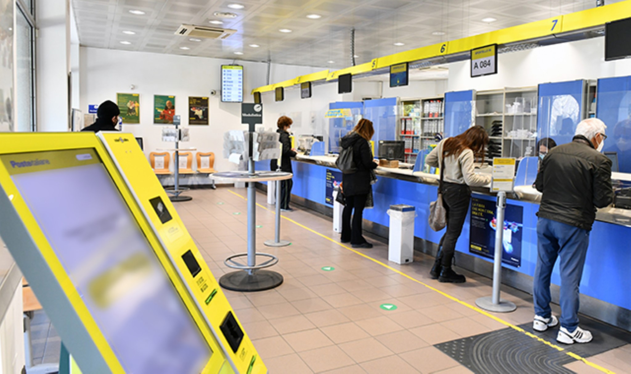 Poste Italiane cerca per Bari un operatore di sportello con conoscenza lingua cinese