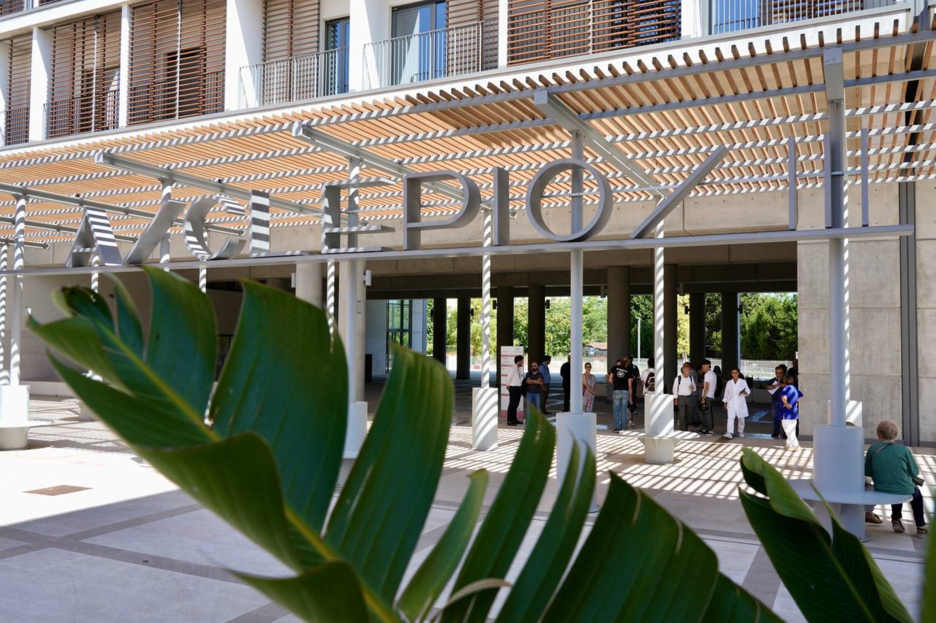 Bimba di 6 anni ferita da un’acquasantiera: delicato intervento al Policlinico di Bari