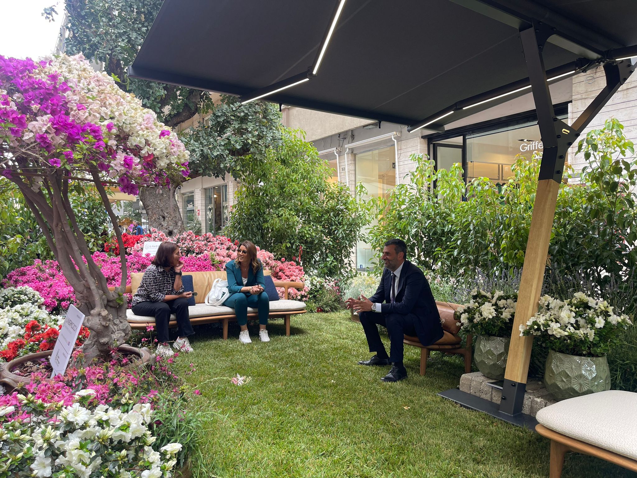 Inaugurata la nona edizione di “Primavera Mediterranea”, fiorisce il centro murattiano. Le foto