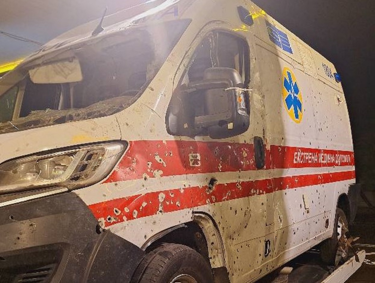 Un’ambulanza mitragliata dall’esercito russo durante la guerra in Ucraina sarà esposta a Bari