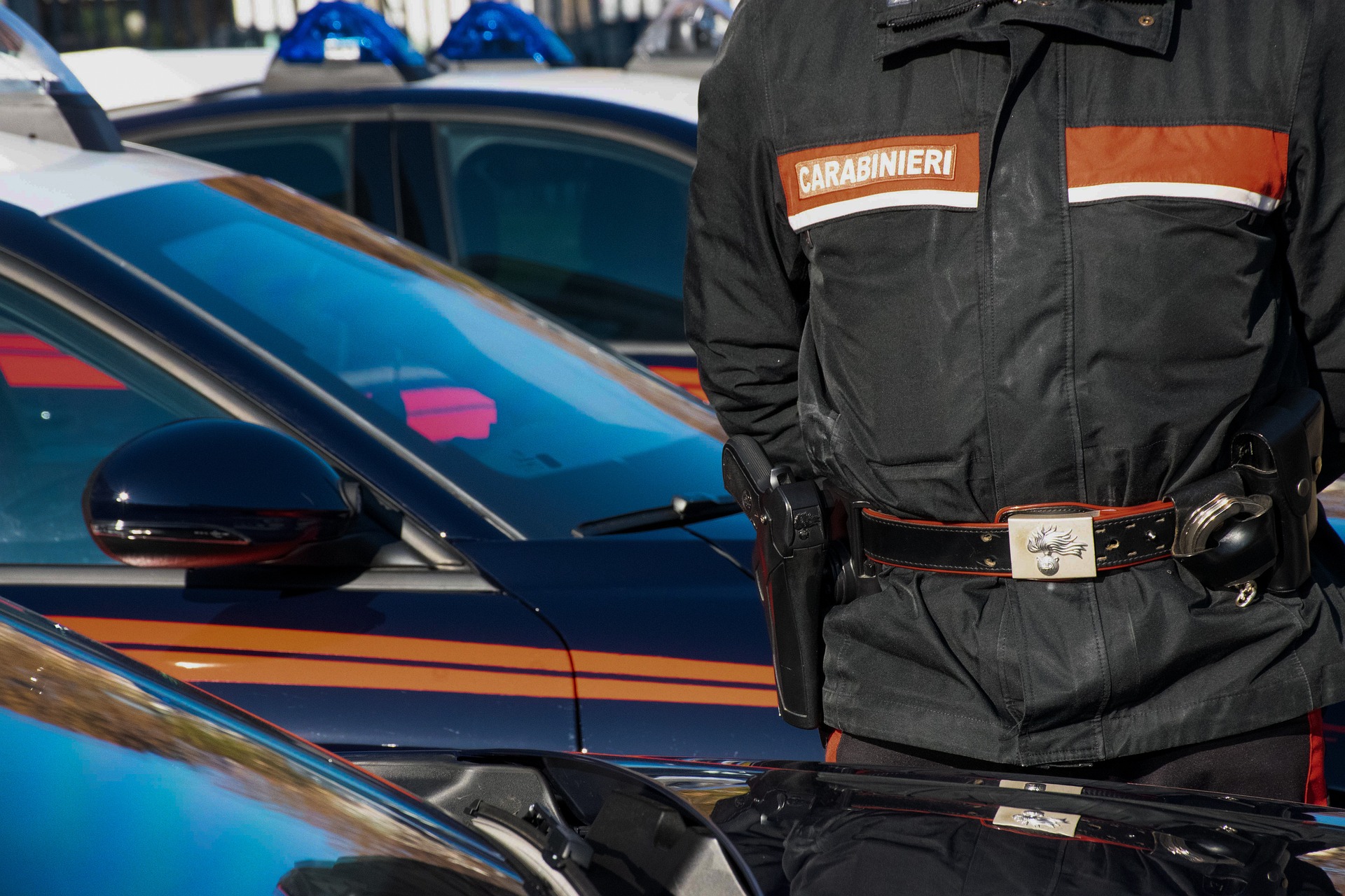 Ruba 35 smartphone dalla società di spedizioni per cui lavora: arrestato 36enne