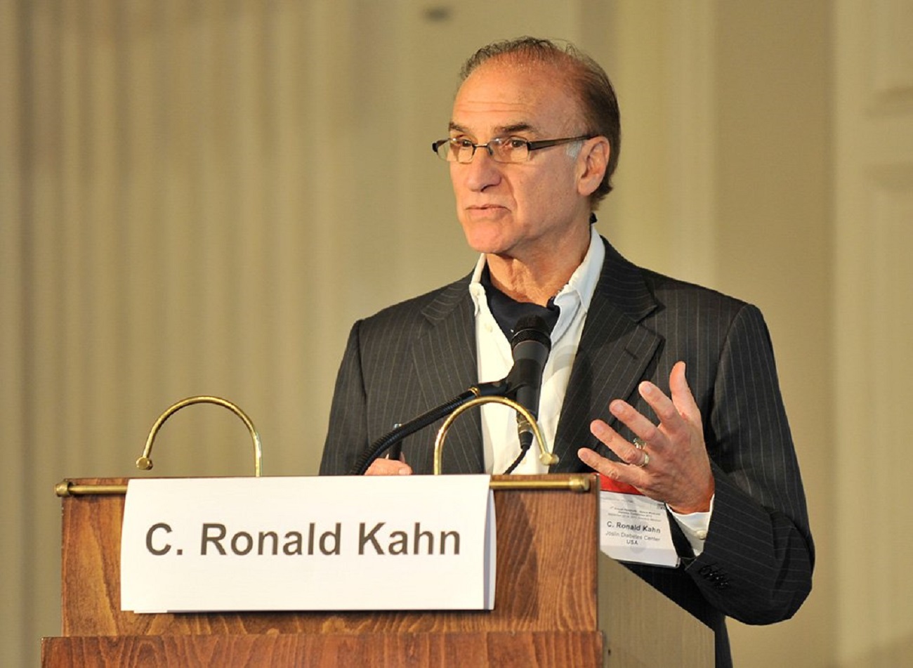 A Bari il Simposio sull’Insulina: il Prof. C. Ronald Kahn di Harvard riceve il Sigillo d’Oro dell’Università di Bari
