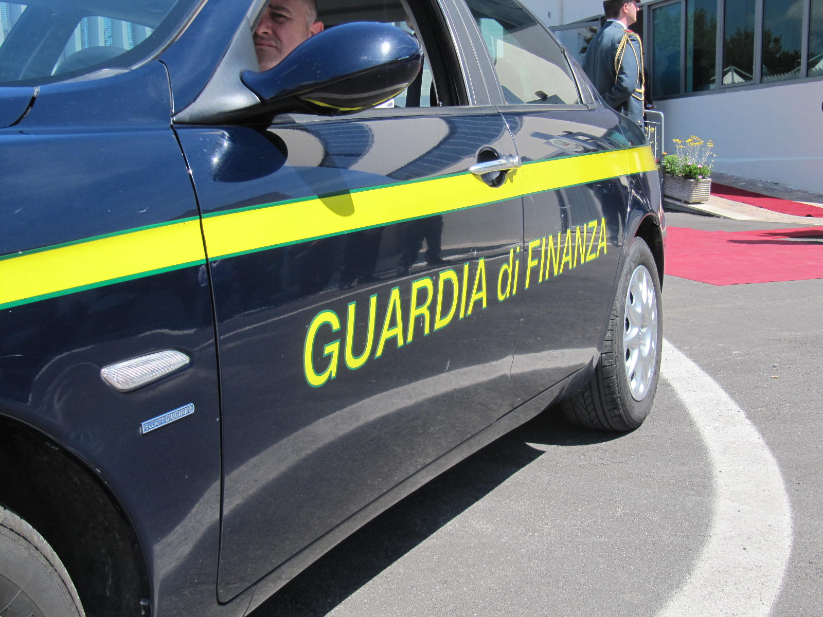Bari, sequestrate due sale slot e il canone di un’attività di ristorazione: quattro indagati
