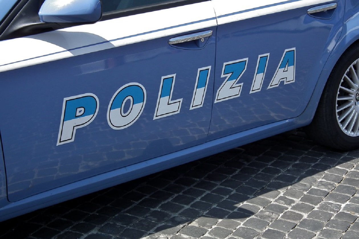 Quattordicenne aggredisce un coetaneo a calci e pugni: denunciato per tentata rapina