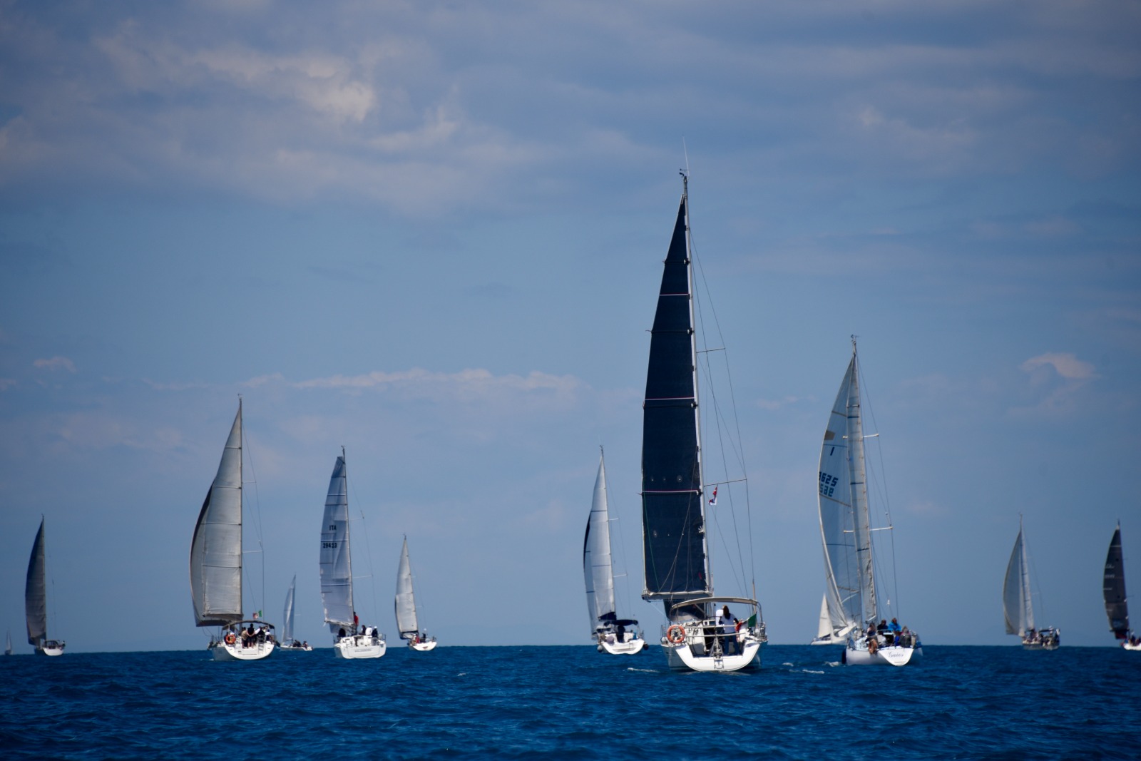 Circolo della Vela Bari, successo per la veleggiata Susan G. Komen. I vincitori