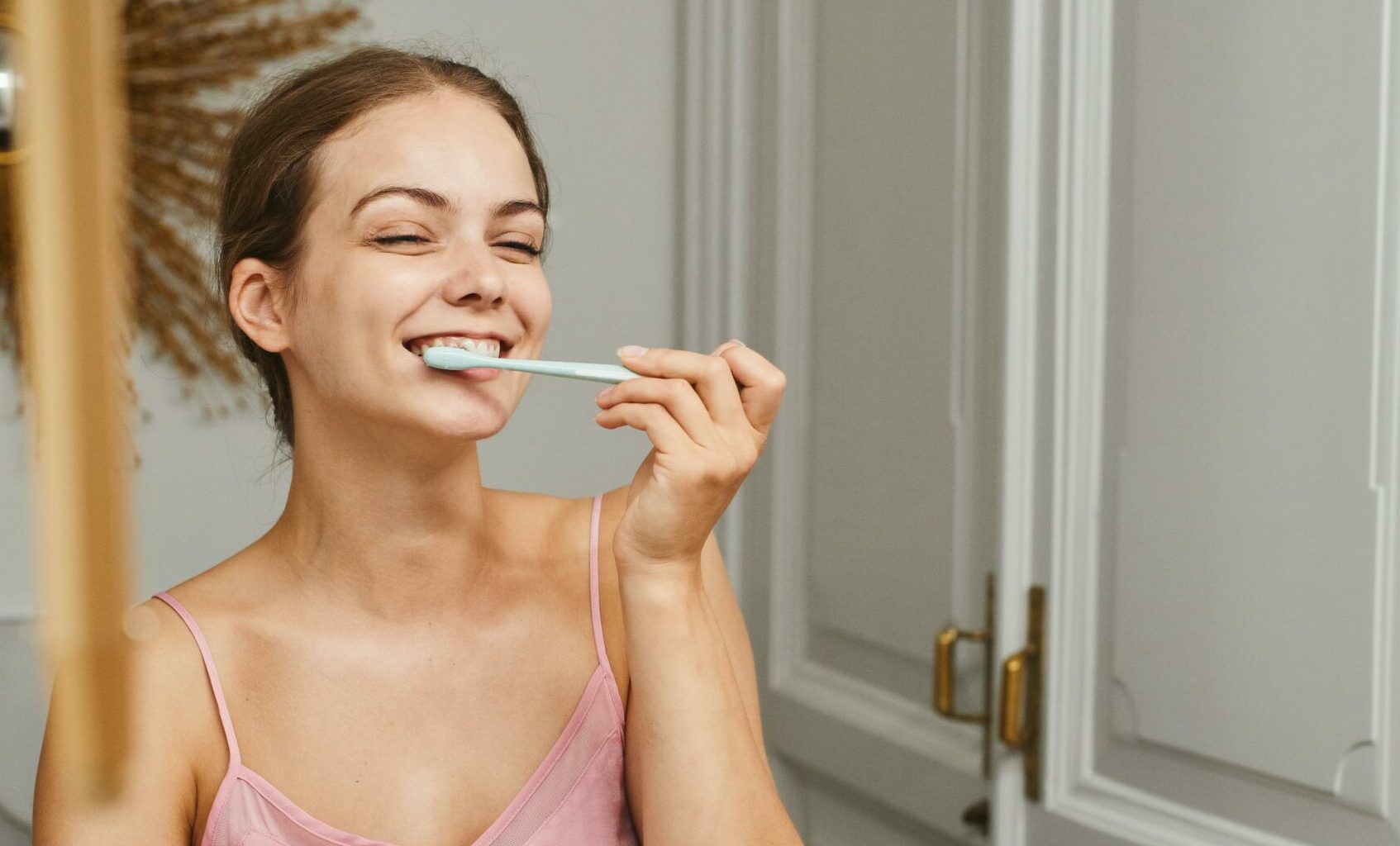 Le 7 abitudini quotidiane per un sorriso più sano