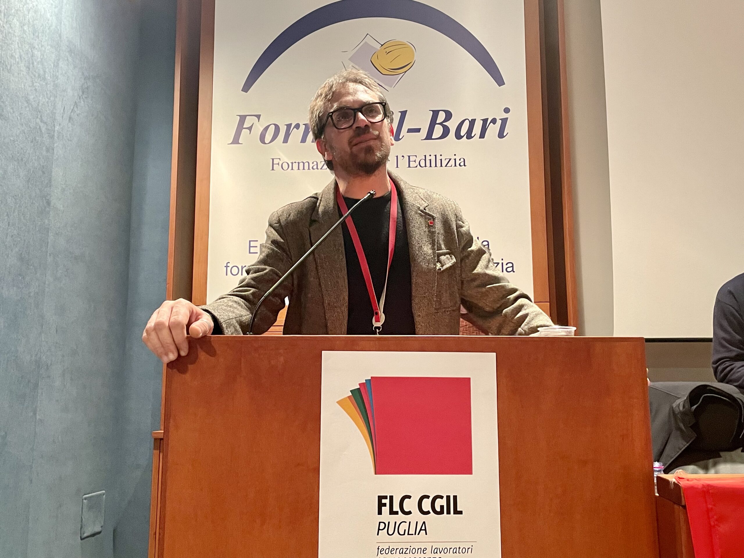 Ata in Puglia, solo 600 assunzioni. Falco: «Così molti precari dovranno attendere 10 anni per essere assunti»
