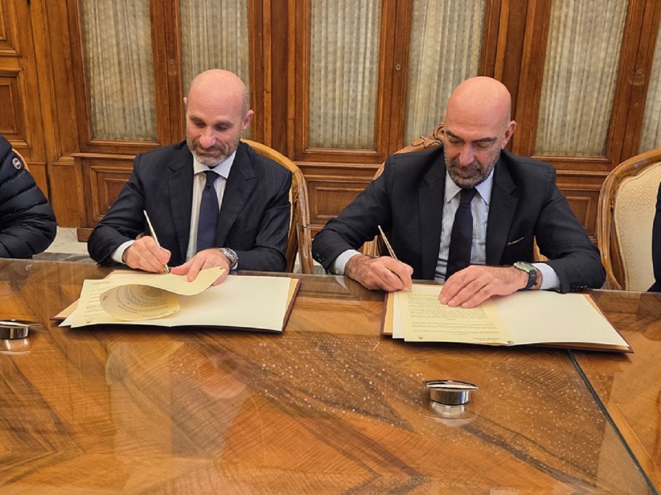 Siglato protocollo d’intesa tra Comune e Aeroporti di Puglia per il potenziamento di alcuni voli