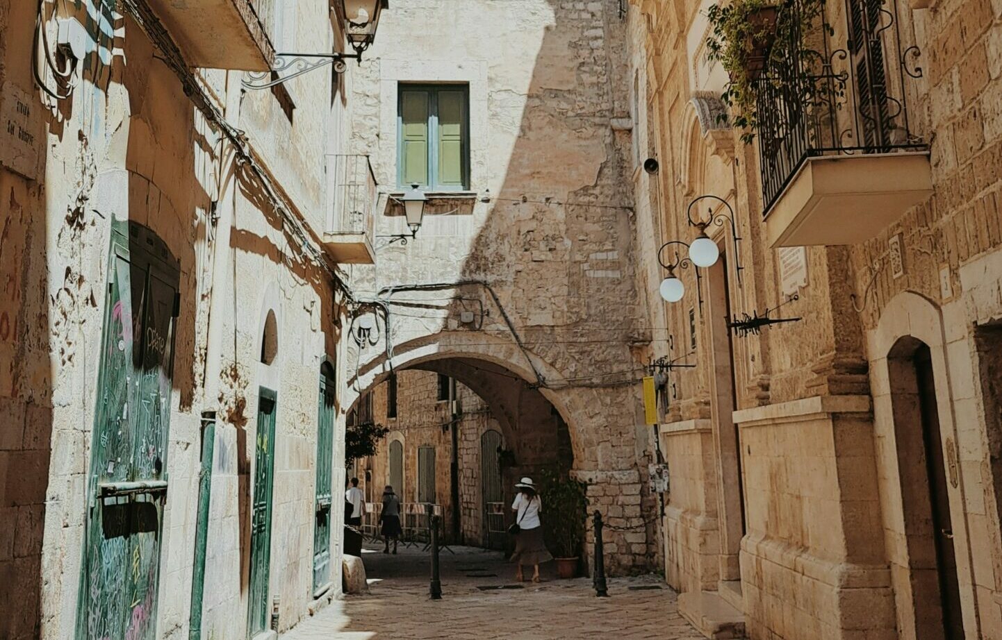 Bari e il suo mare: viaggio tra storia, tradizioni e sapori autentici