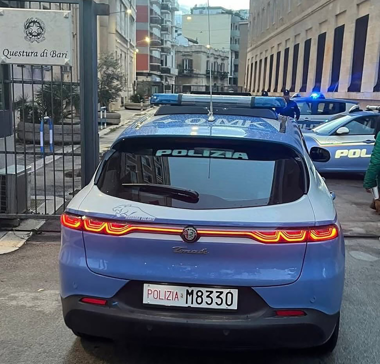 Bari, allarme saccheggi: blitz all’alba contro un gruppo di giovanissimi. «Pronti a colpire i negozi del centro»