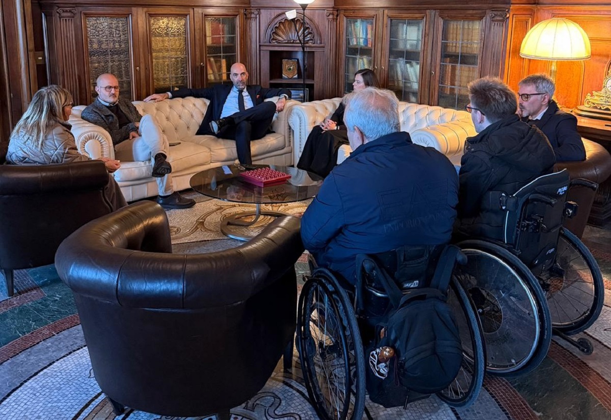 Leccese incontra Giuseppe: «Ecco le difficoltà che quotidianamente incontra uno studente disabile»