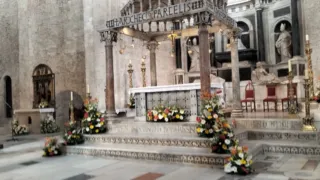 San Nicola, la Basilica si veste di fiori: si rinnova il legame tra Bari e Terlizzi