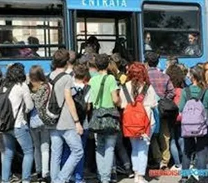 Trasporto pubblico per studenti, dalla Regione risorse per dimezzare il prezzo degli abbonamenti